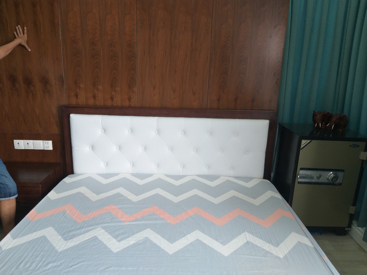 giường ngủ gỗ tự nhiên giá rẻ tphcm